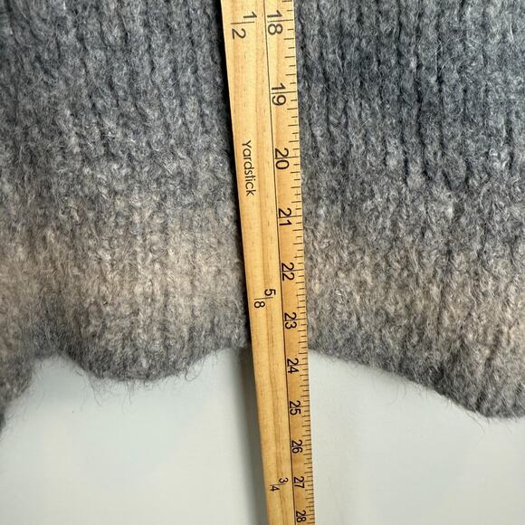 Banana Republic Vernice Sweater Women's M Gray Beige Ombré Knit Oversized Cozy - Picture 7 of 7